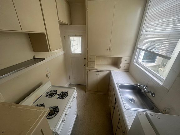 4th image of 477 25th Ave APT 4