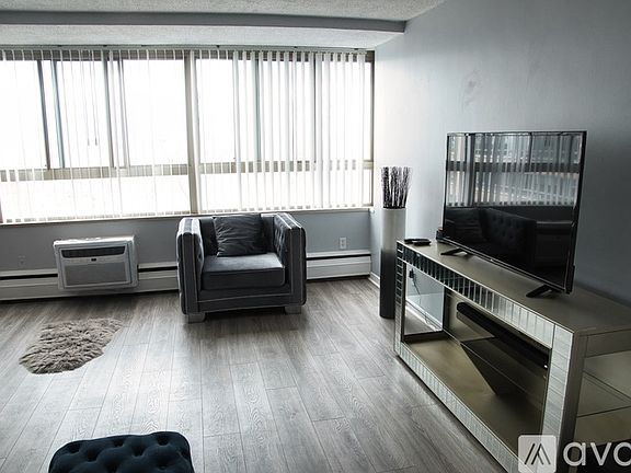 5th image of 8900 E Jefferson Ave #622