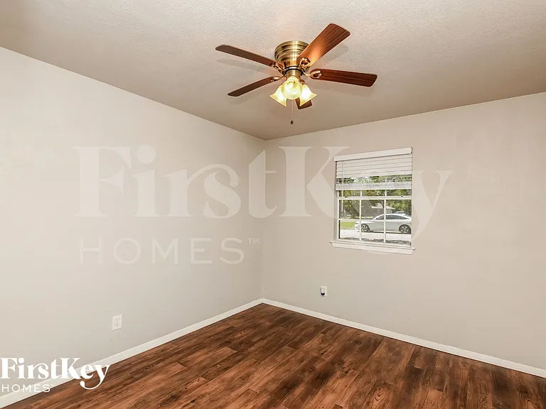 600 NW Chisholm Rd — Photo 12