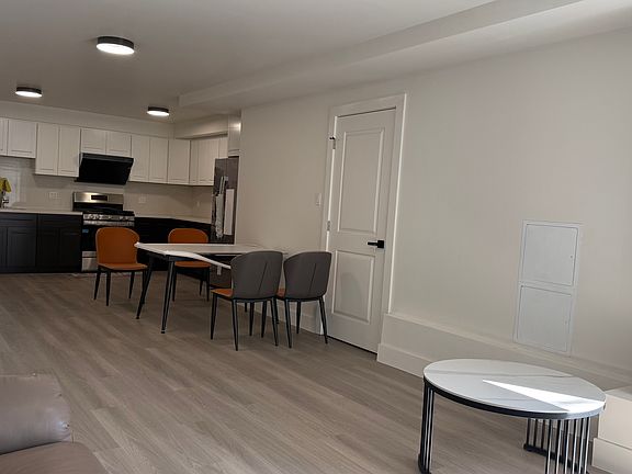 2nd image of 250A Wilde Ave #250A
