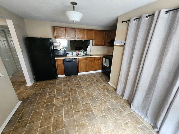 Kitchen with dinning area