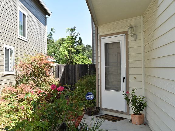 2nd image of 821 Parkway Dr