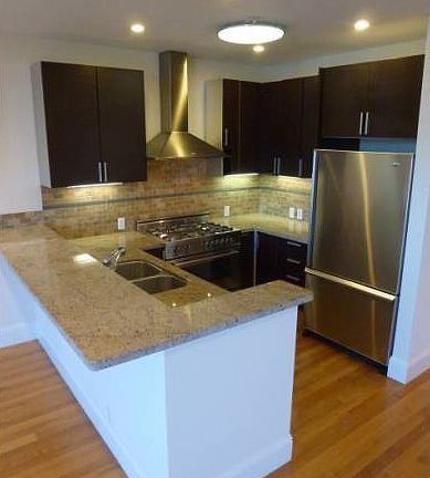 2nd image of 84 Vandewater St #202