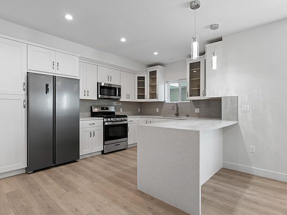 3rd image of 2336 Westwood Blvd #201