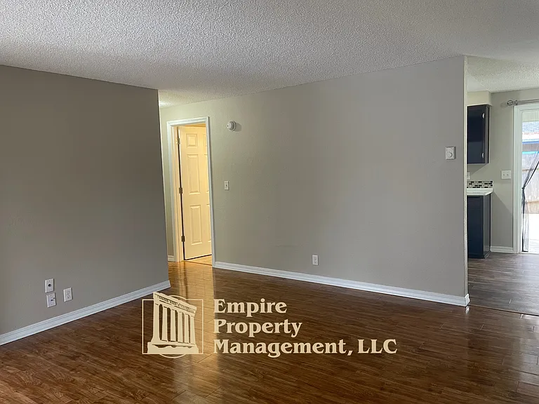 24956 Hunter Ave - 24956-CJ-LH- K16 — Photo 4