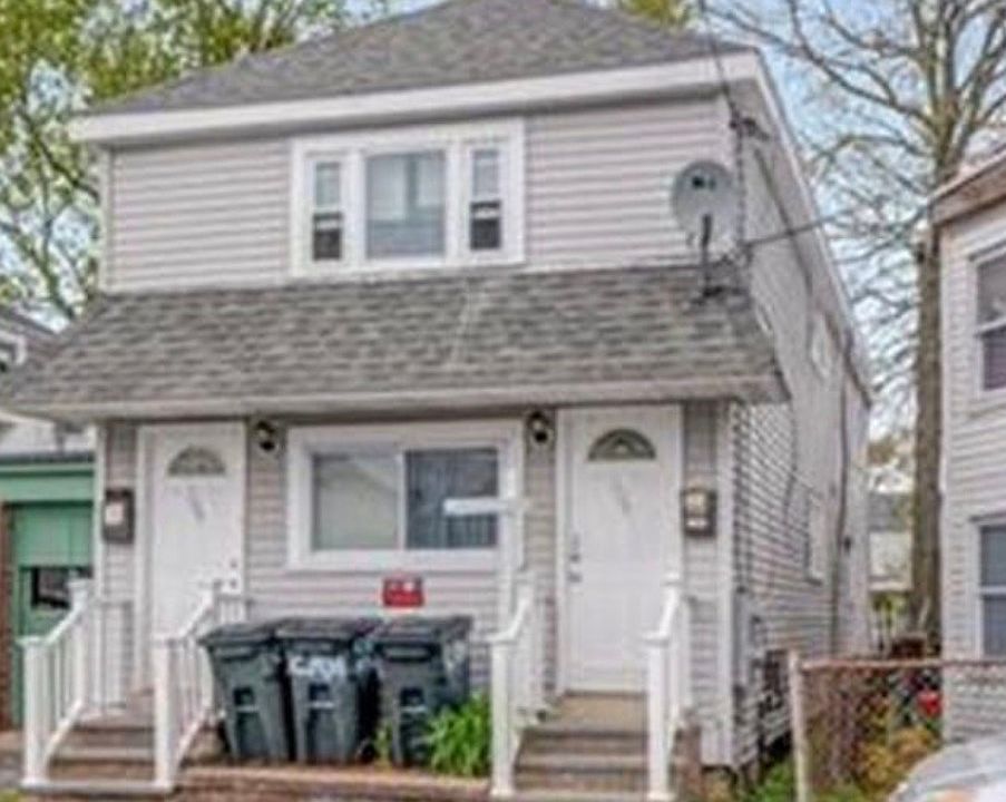 1st image of 105-107 Oak Island St #105