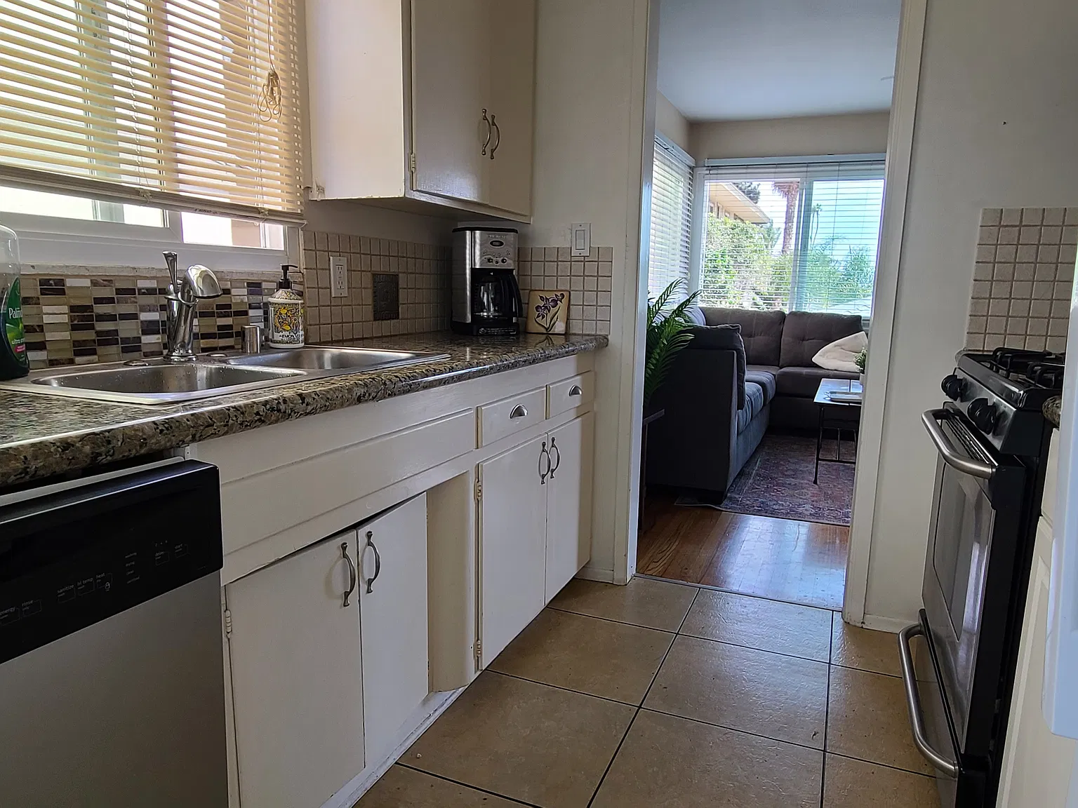 1 bed, 575 sqft, $3,050 — Photo 2