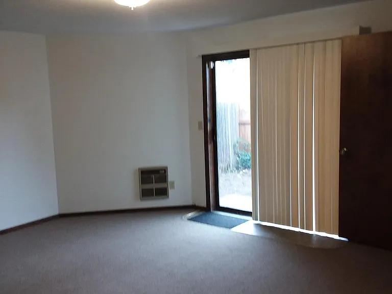 3324 Argyle Dr S — Photo 17