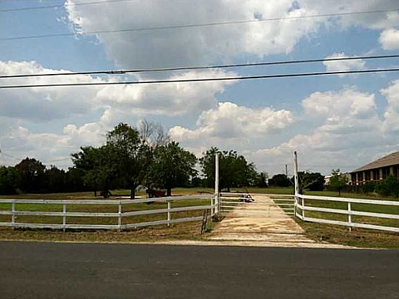 2nd image of 415 Lion Dr
