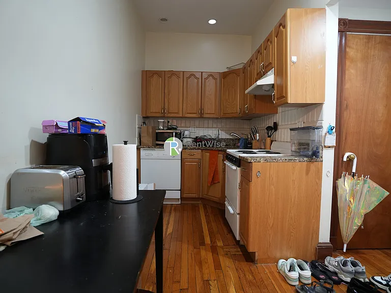 21 Gibbs St #2 — Photo 4