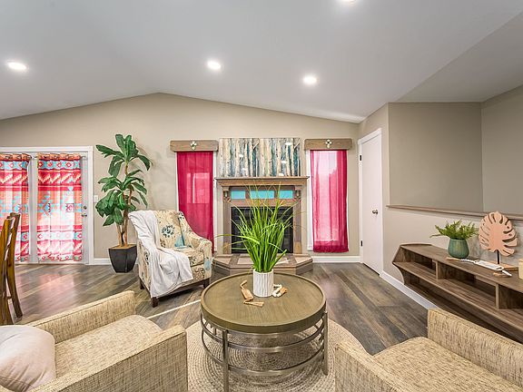 3rd image of 2403 E Robbins St