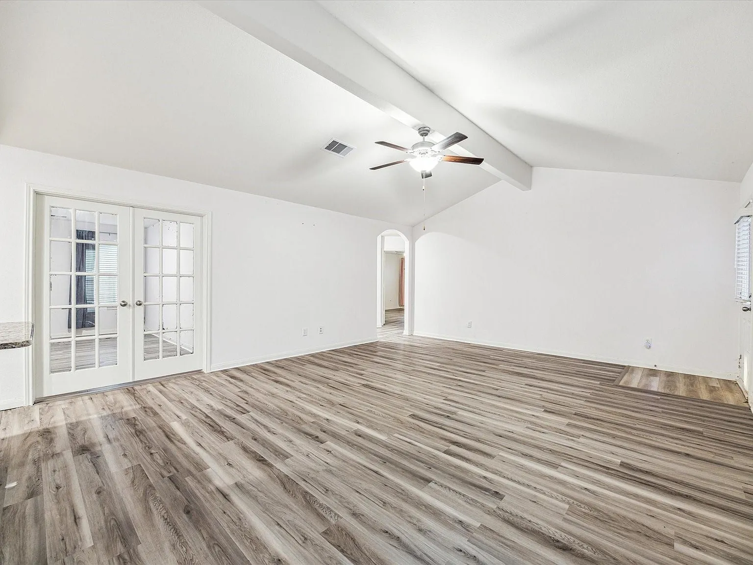 4 bed, 2.0 bath, 1855 sqft, $2,300 — Photo 3