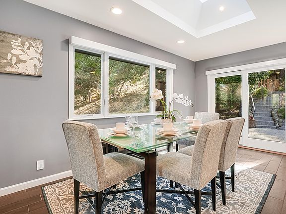 Dining area off kitchen