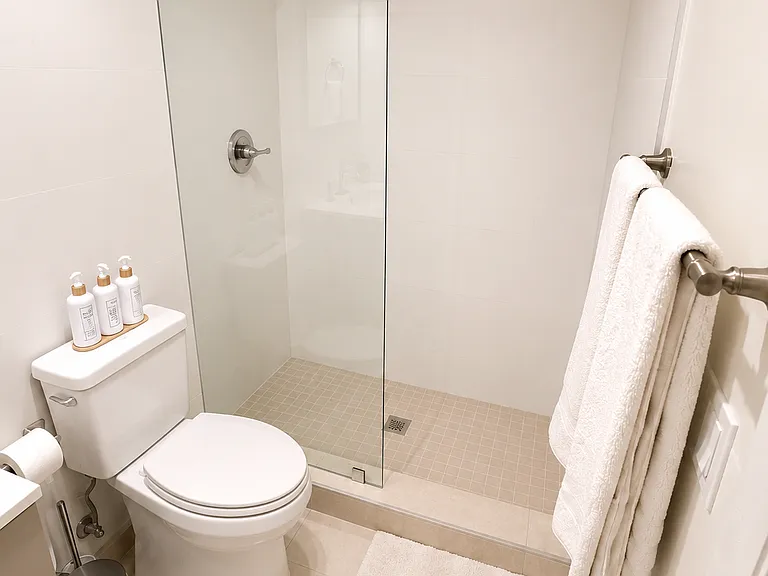 245 NE 33rd St #106 — Photo 6