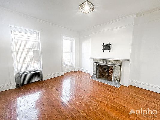1st image of 454 W 47th St #5E