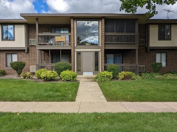 560 Somerset Ln APT 6, Crystal Lake, IL 60014