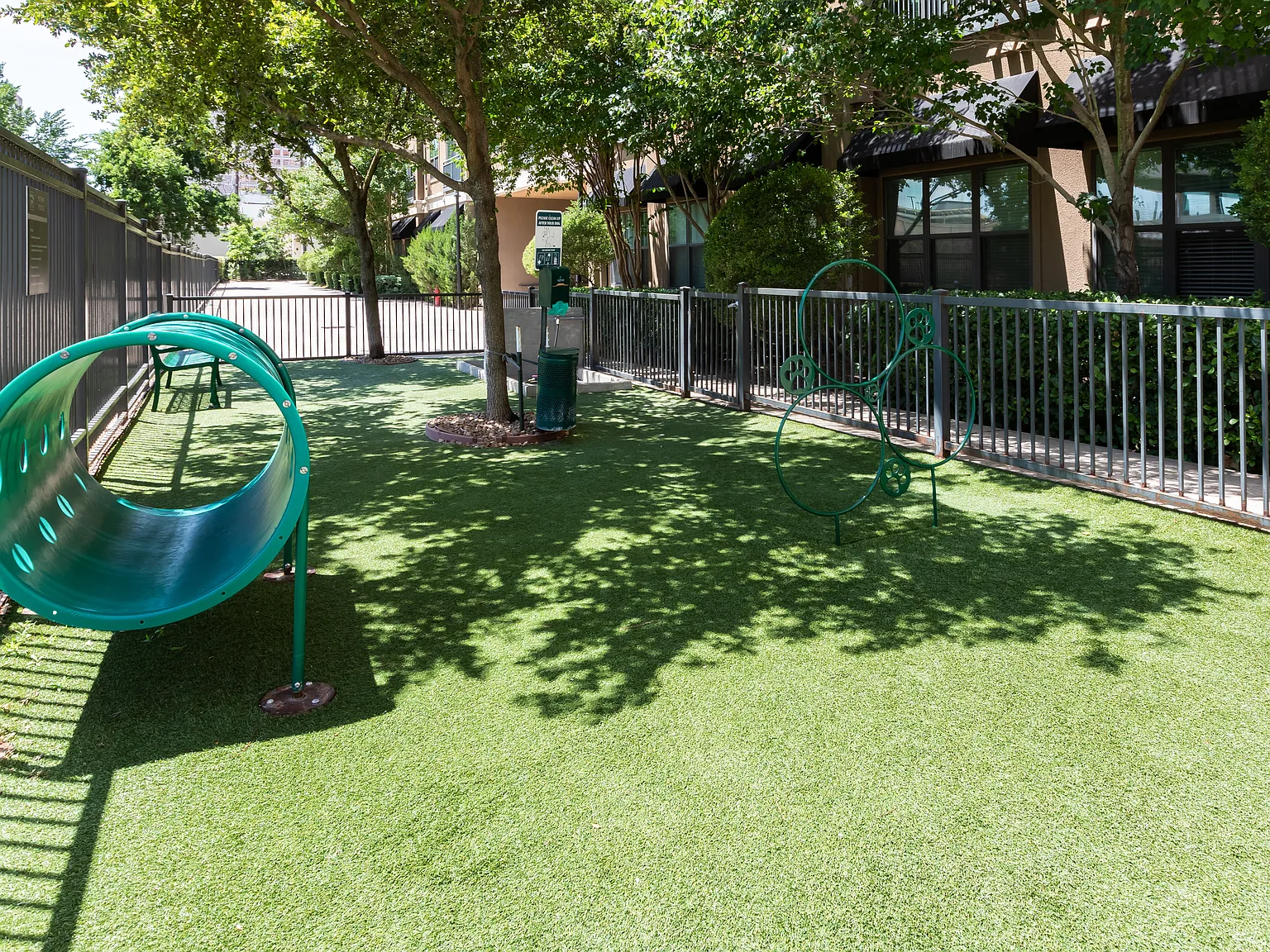 Caroline Post Oak — Photo 1