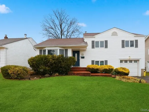 58 Circle Drive, Syosset, NY 11791