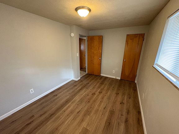 3rd image of 2613 W Wardcliffe Dr #D