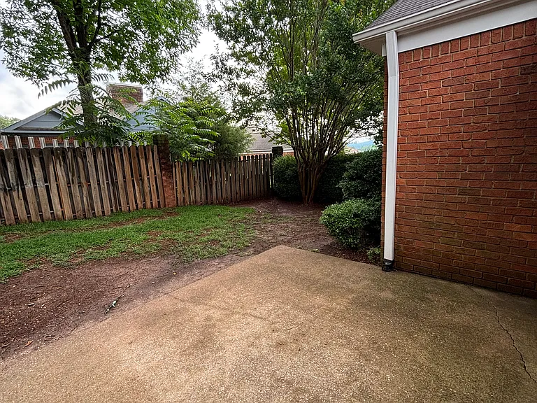 713 Rockford Cir — Photo 11