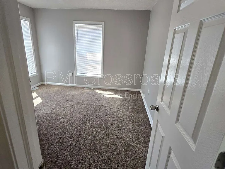 153 S Cypress Ave — Photo 43