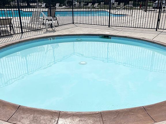 5th image of 367 Greystone Ct APT B2