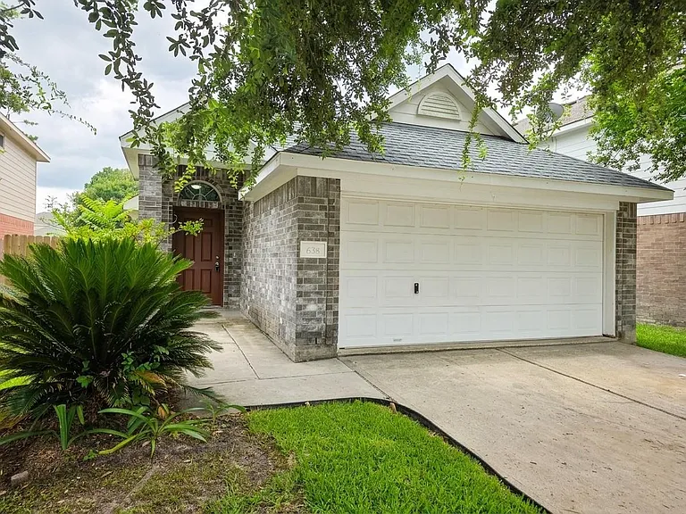 638 Aldenwick Ln — Photo 1