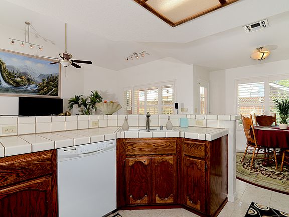4th image of 1416 Everett Way