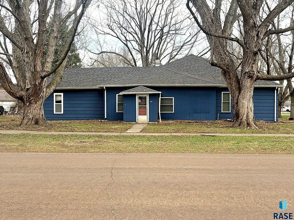 1st image of 707 Burns Pl