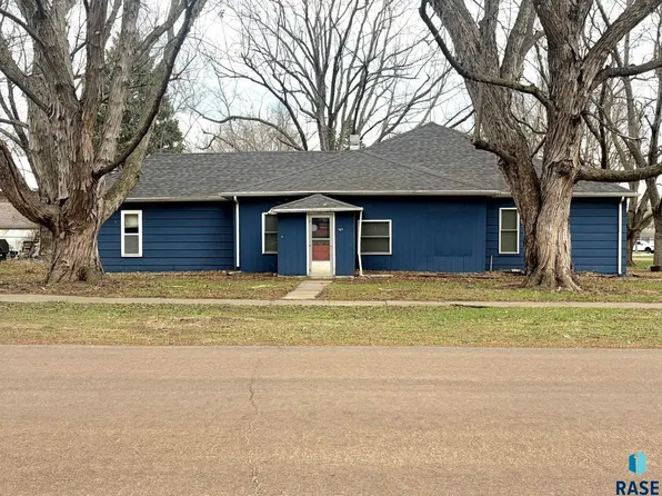 707 Burns Pl, Hurley, SD 57036