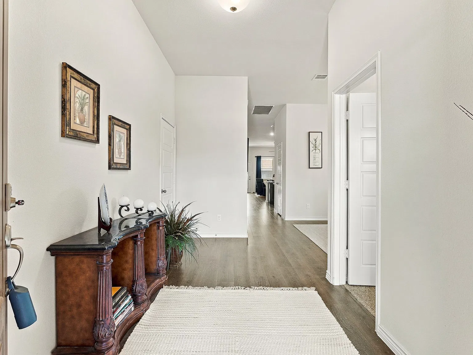 4 bed, 2165 sqft, $2,400 — Photo 3