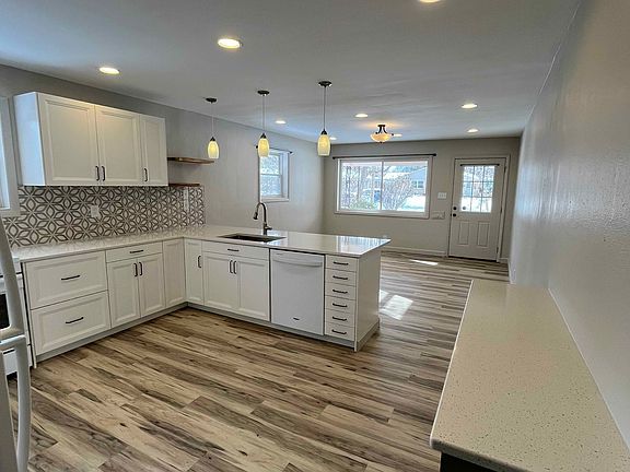 Open floor plan. Nice big space!