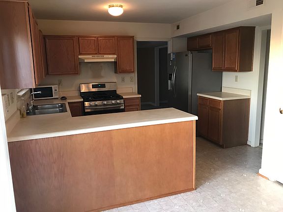 4th image of 6412 Blossom View Ln