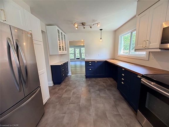5th image of 34 Woodridge Dr