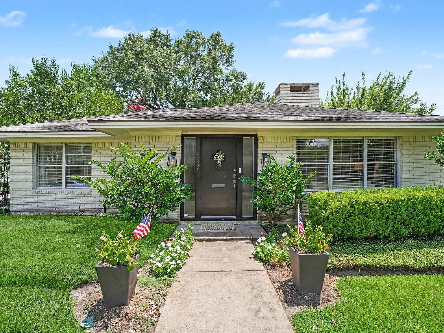 3 bed, 2.0 bath, 2052 sqft, $4,800 — Photo 3