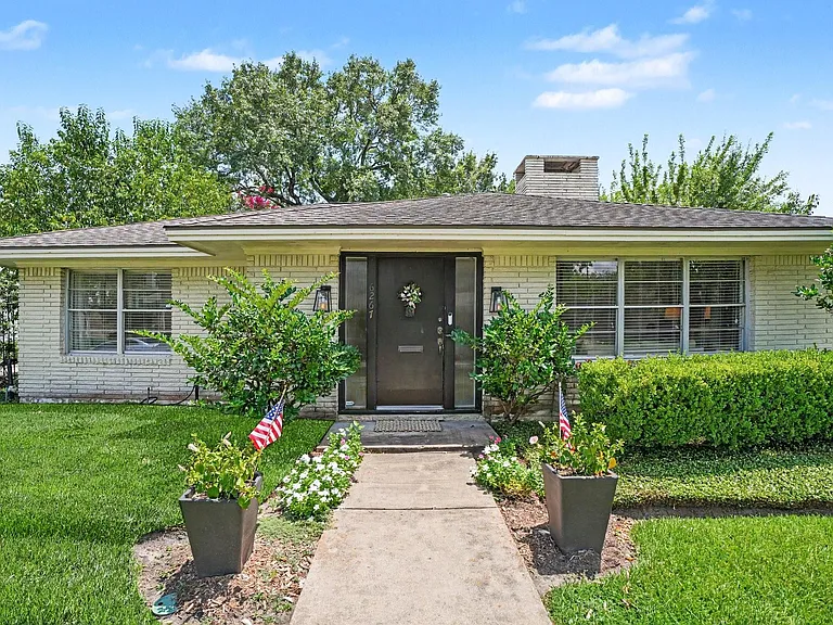 6267 Chevy Chase Dr — Photo 3
