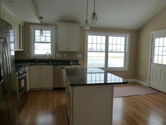 2nd image of 18 Hutchinson Dr