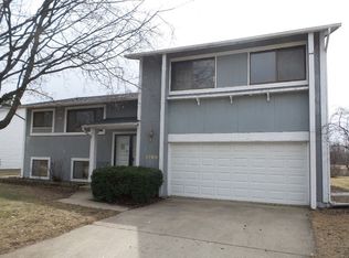 2709 Wild Plum St, Woodridge, IL 60517