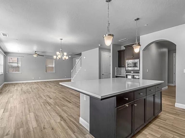 1683 N Ryan Ave — Photo 4