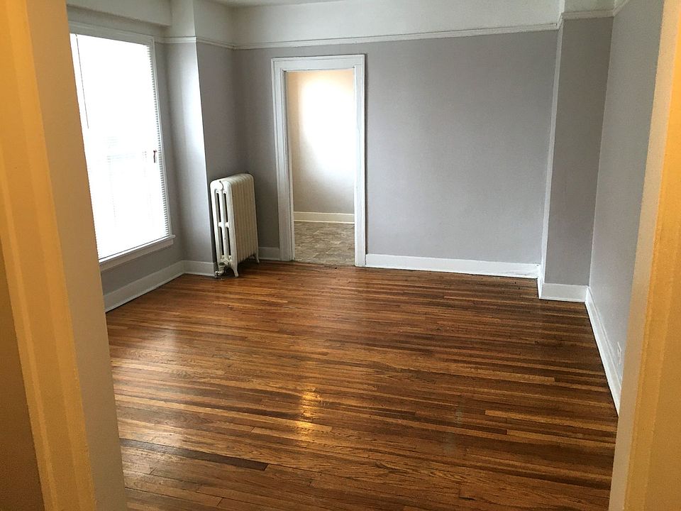 1st image of 547 Cherry St SE #1N