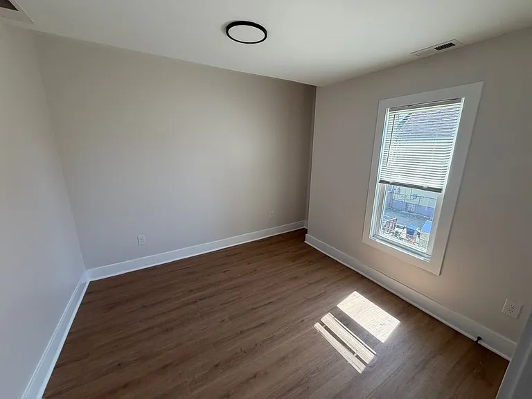 202 Vermont St #UPPER — Photo 12