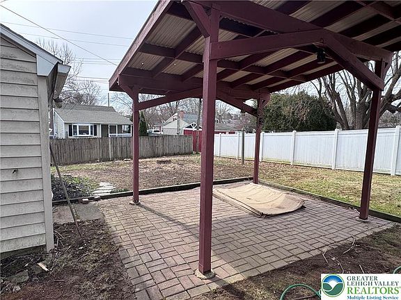 4th image of 58 George Ave