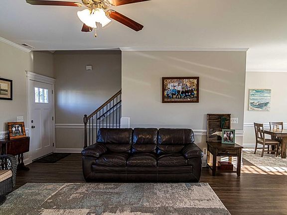 3rd image of 209 Northfield Dr