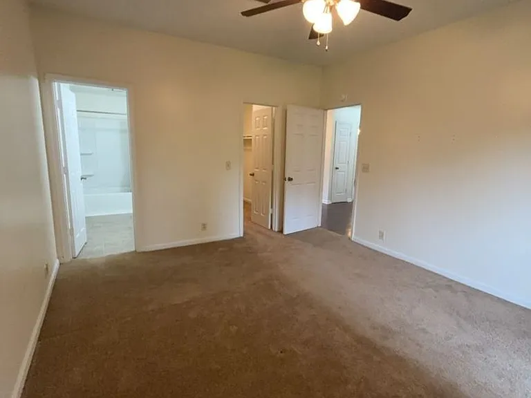 Creekwood Apartments — Photo 19