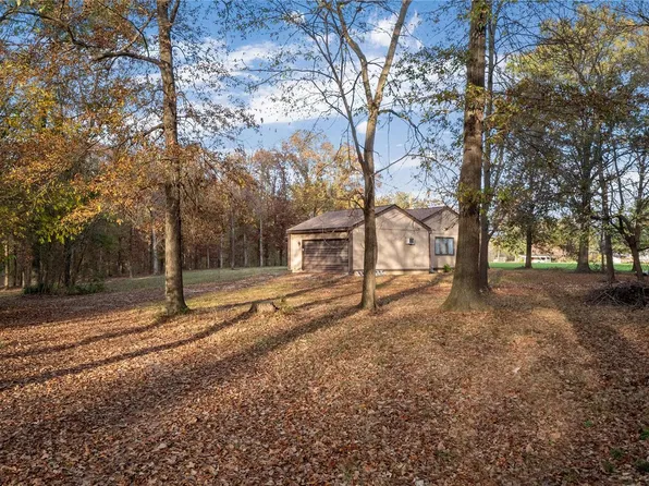 704 S Red Bud Ln, Okawville, IL 62271