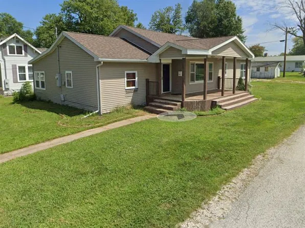 518 NW Cross St, Mount Sterling, IL 62353