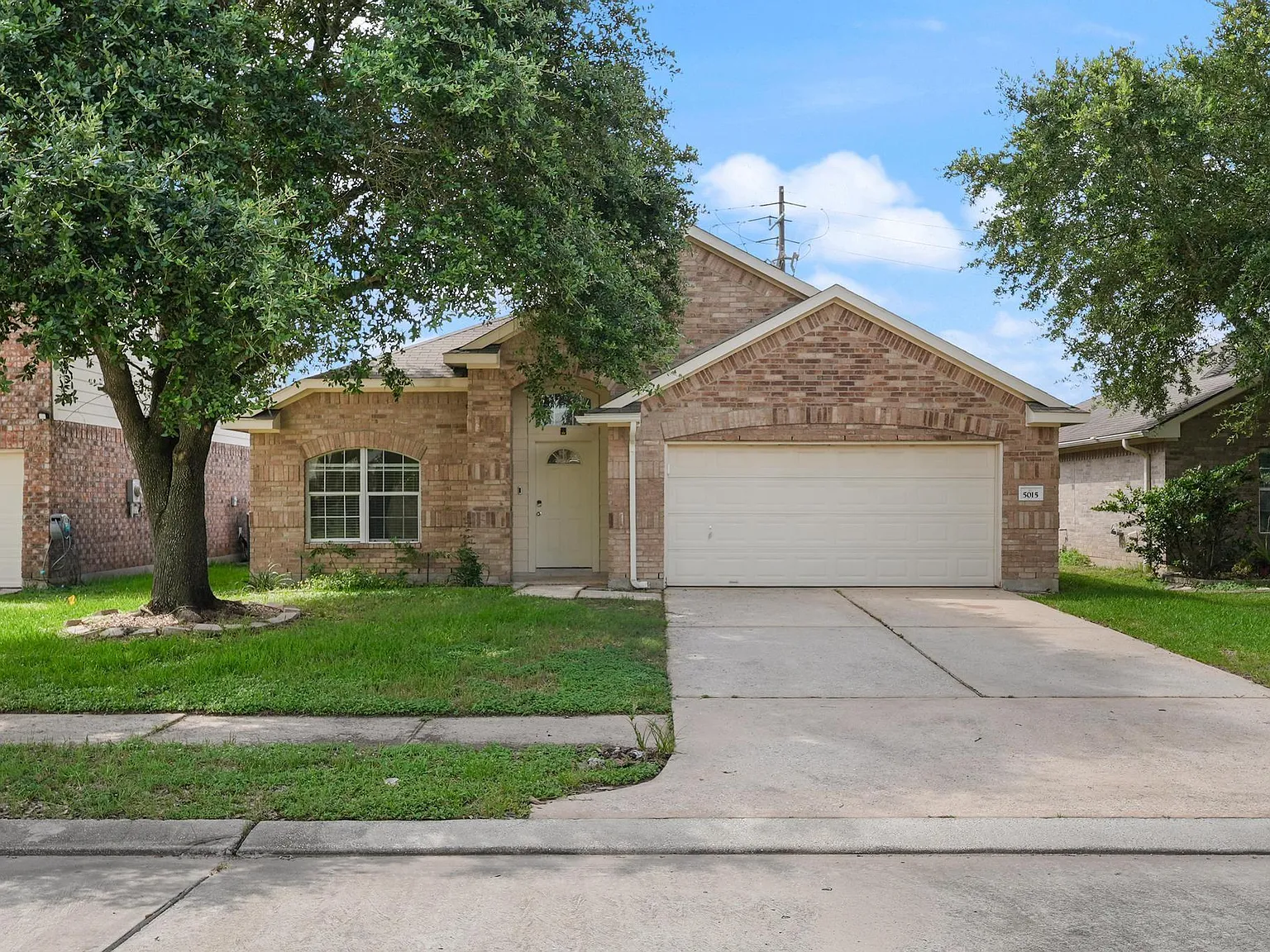 3 bed, 2.0 bath, 2202 sqft, $2,495 — Photo 3