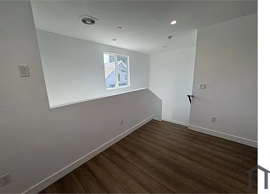 1348 W 41st Pl — Photo 6