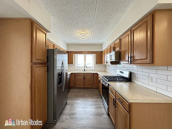 5th image of 5555 N Cumberland Ave Unit 604