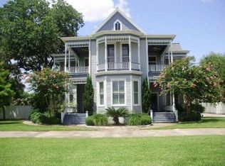 304 W Prairie St, Cuero, TX 77954